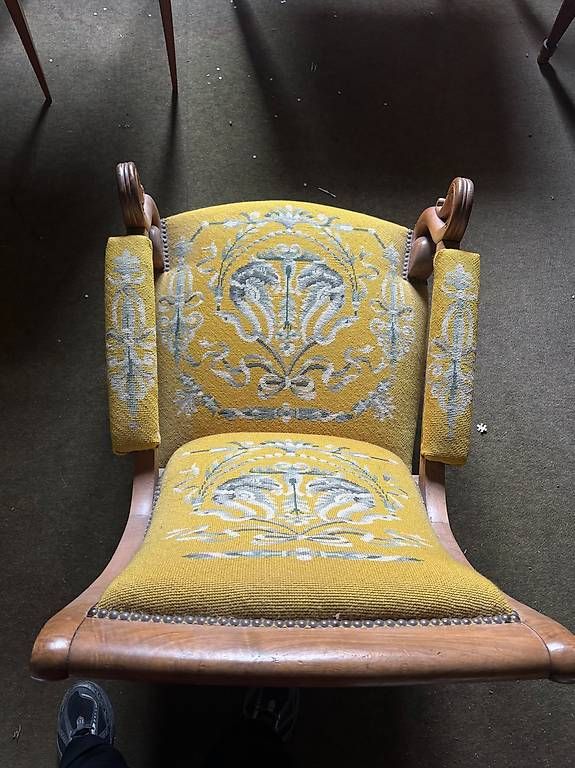 Poltrone: fauteuil ancien brodé – Usato da Préverenges venduto da que_vq6t 2