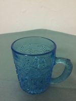 Ancien verre avec anse en verre bleu de Portieux