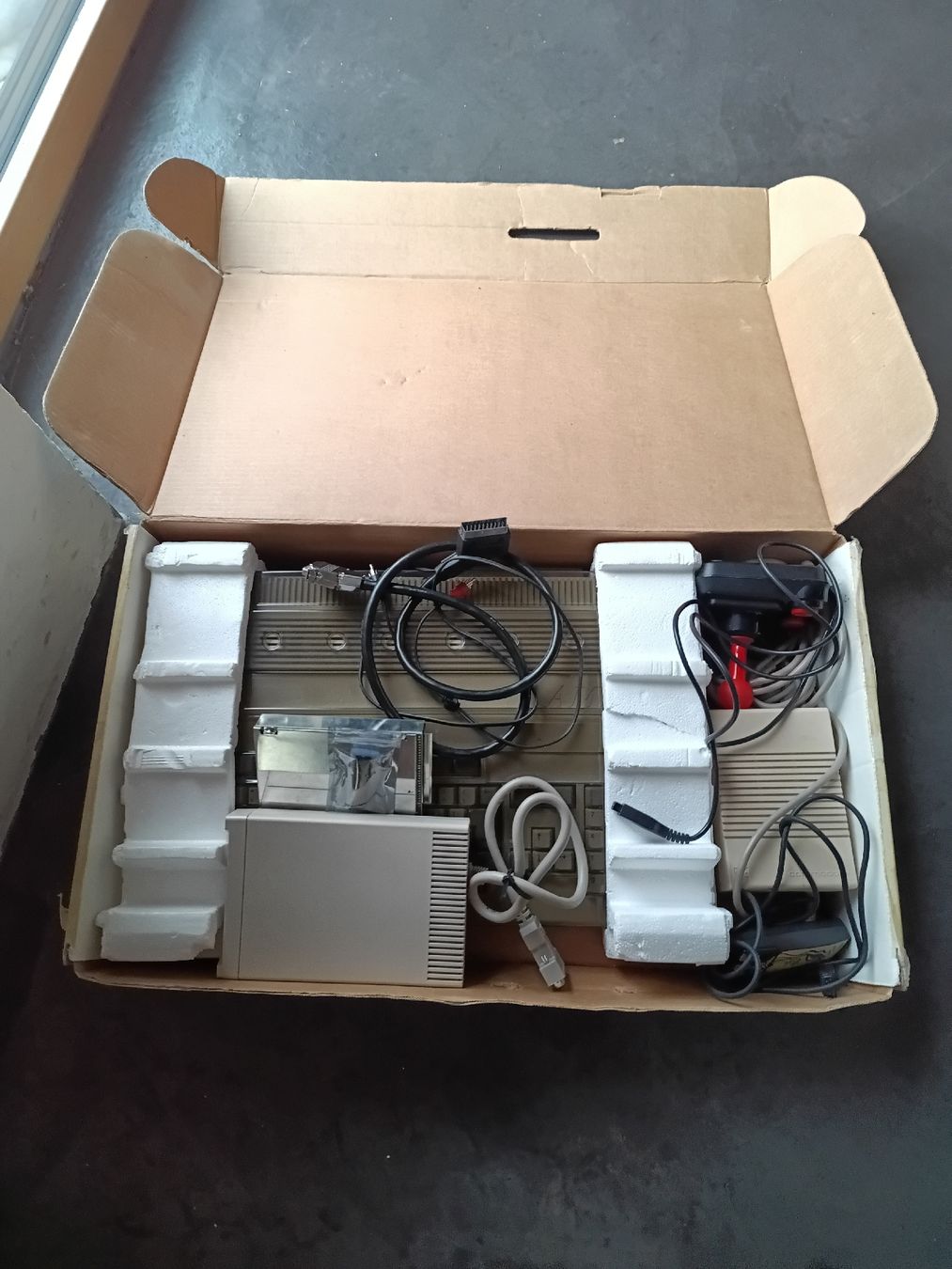 Commodore PC: commodore amiga 500 mit viel zubehör – Difettoso da Tamins venduto da Luzibuzi 1