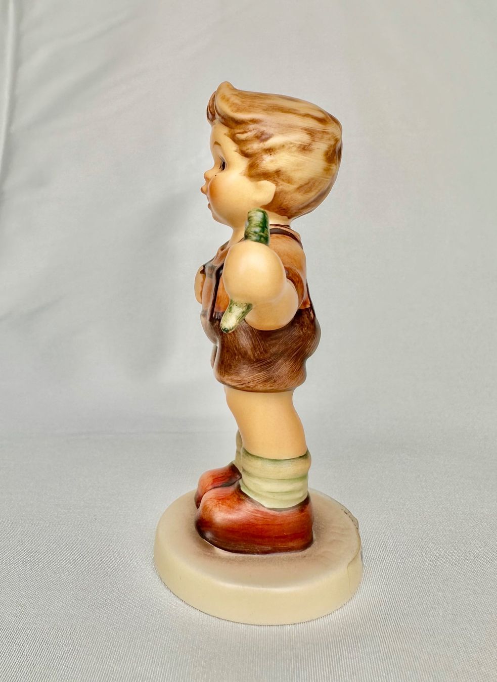 Hummel Statuette: Goebel Hummel Figur Junge "Ich wünsch' Dir Glück" – Usato da Steinen venduto da SputnikSweetheart 2