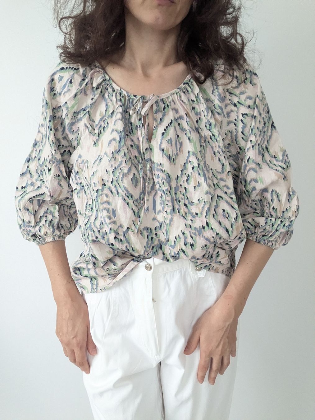 Blusen: Bluse mit Muster Grösse  M, 55% Viskose 45% Leinen  – Gebraucht aus Rorschach von olg_5qq2