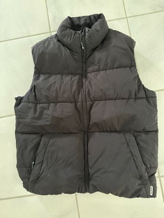 BERSHKA schwarzes Winter-Gilet / -Weste (Gr. S)