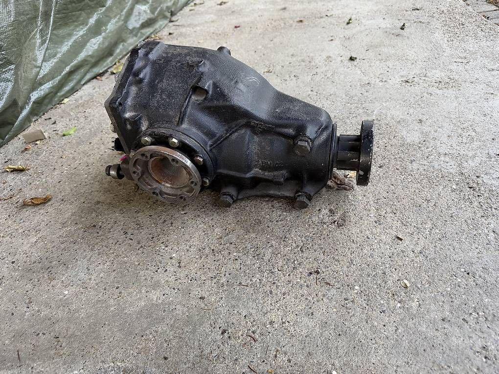BMW Tutti pezzi di ricambio auto: Bmw e34 M5 210er Differential ohne Sperre – Usato da Muri AG venduto da Aero96 1