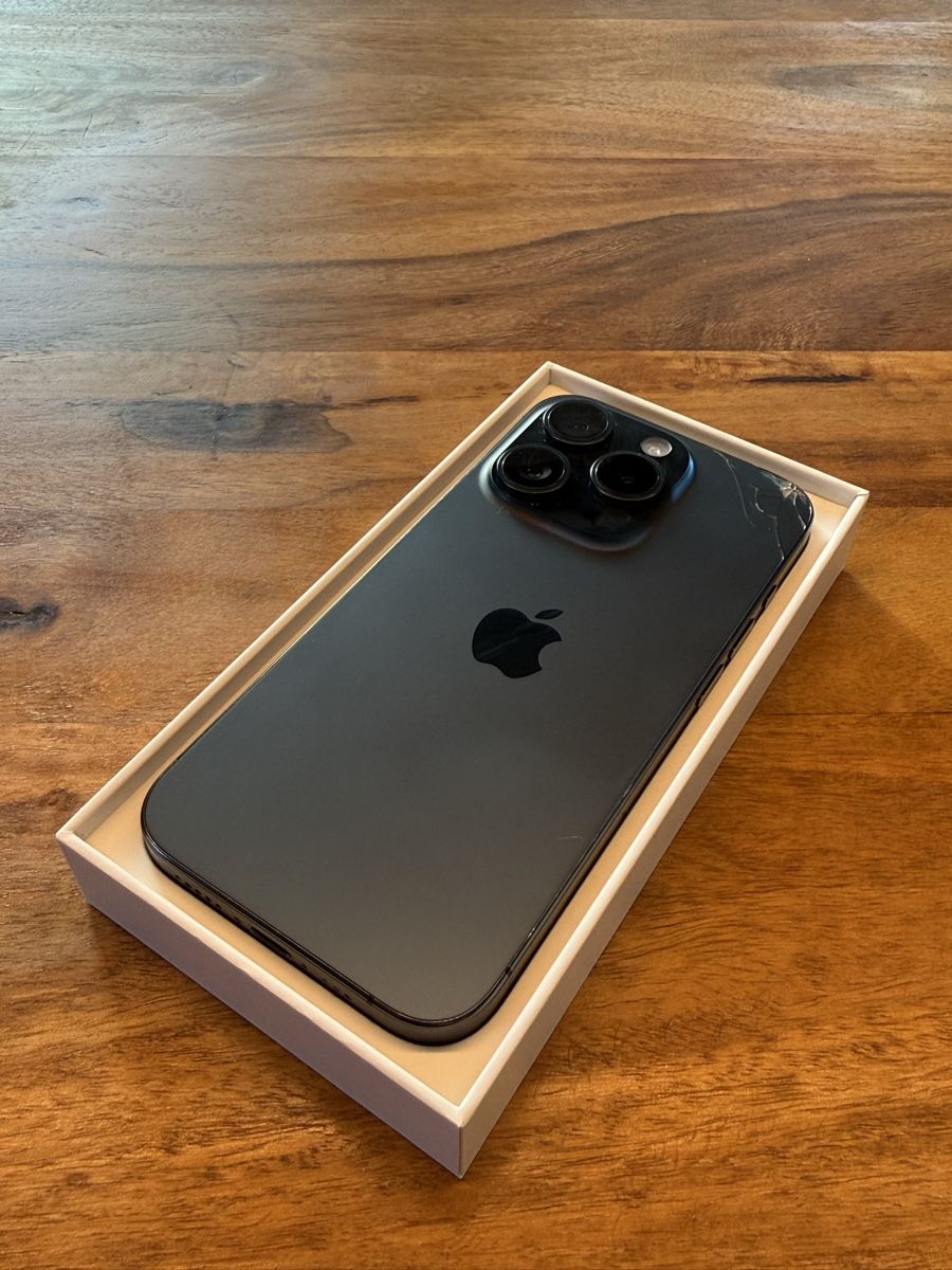 Apple Telefoni cellulari / Smartphones: iPhone 15 Pro / 128 GB / Dark Blue – Usato da St. Gallen venduto da mDavid 2