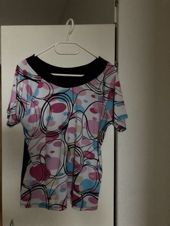 Bequemes leichtes Shirt