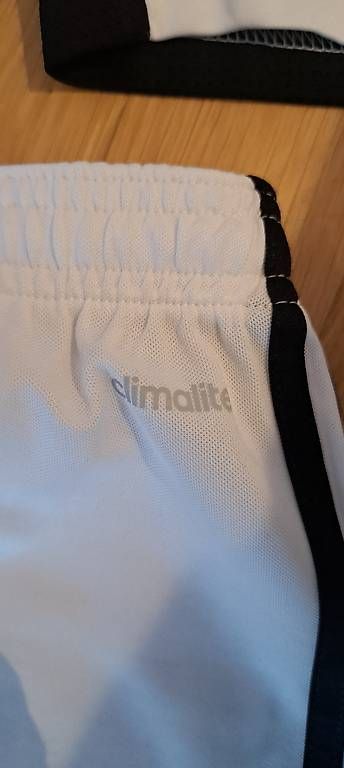 Hosen: 2 Adidas Shorts Gr. 128 cm – Gebraucht aus Brunnen von Rodge 3