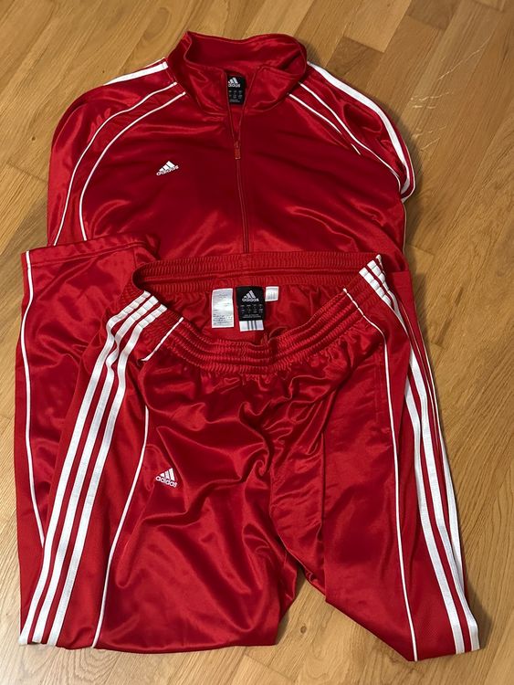 Rot Adidas Anzug