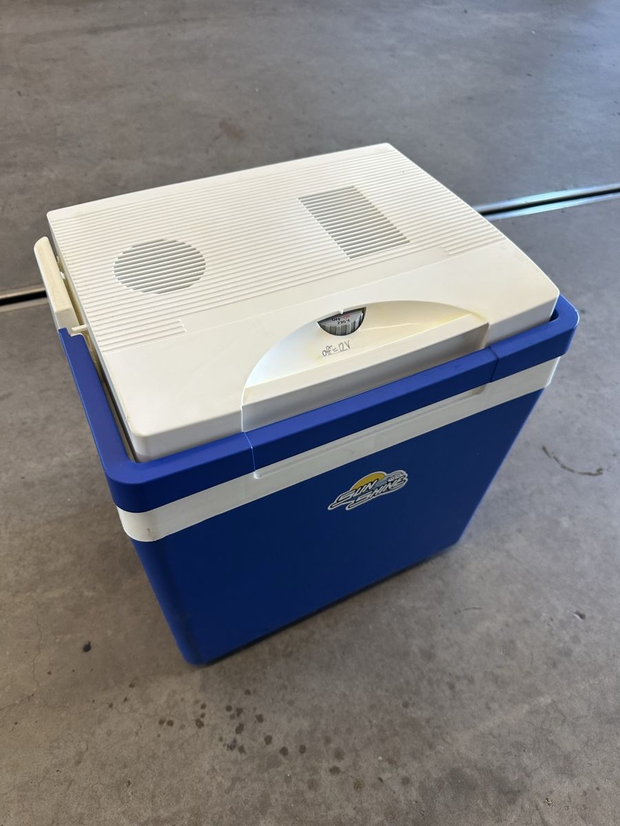 Kühlschränke & Kühlen: Kühlbox 12V/230V – Gebraucht aus Henau von Rico131