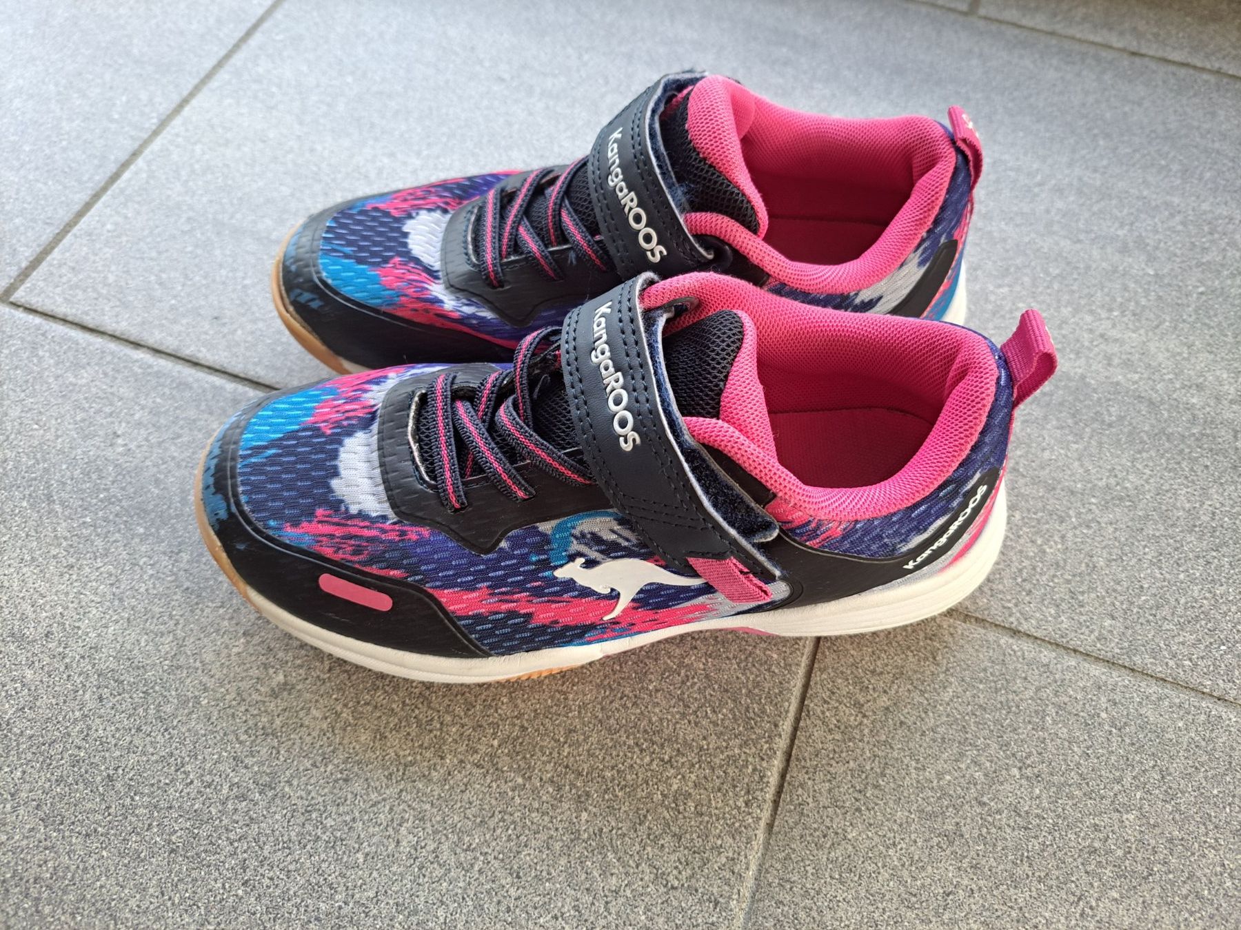 Chaussures filles: Kangaroos Turnschuhe Gr 32 – D'occasion à Bünzen par nagyagi111mail