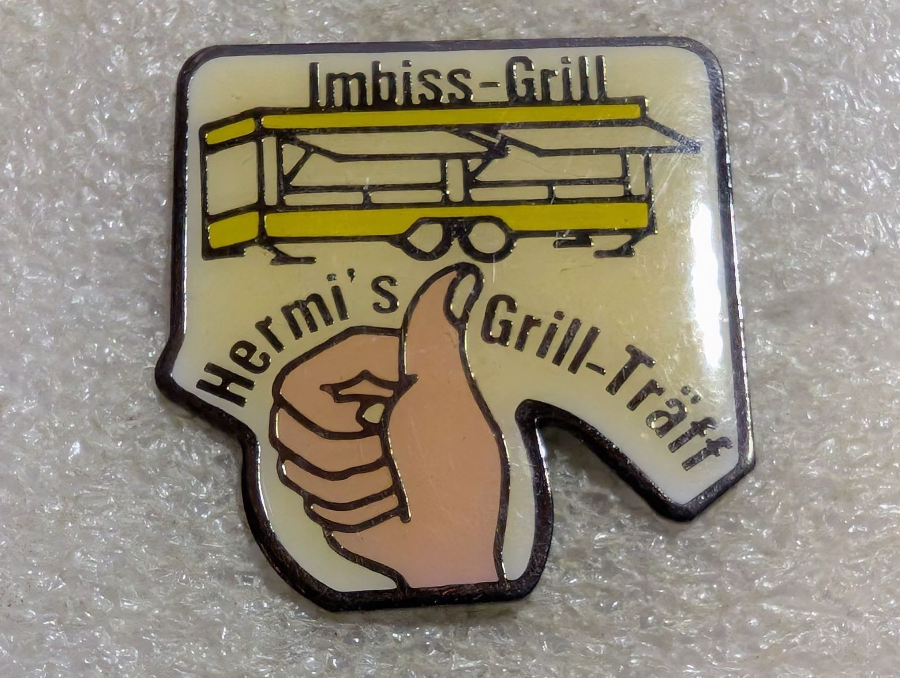 Placchette & Badge: Ansteckpin 143: Hermie's Grill Träff – Usato da Oppligen venduto da Pin-Fall-Shop
