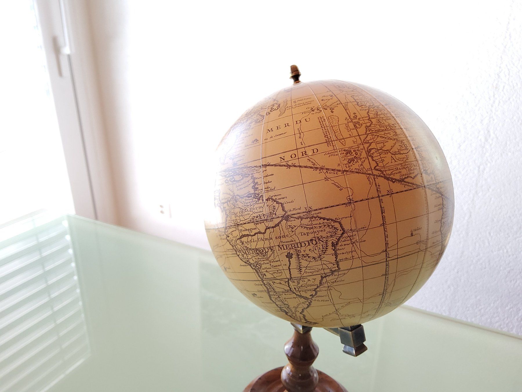 Sonstige Dekorationen & Accessoires: Petit globe terrestre décoratif ancien  – Gebraucht aus Malleray von Broc-Mo 5