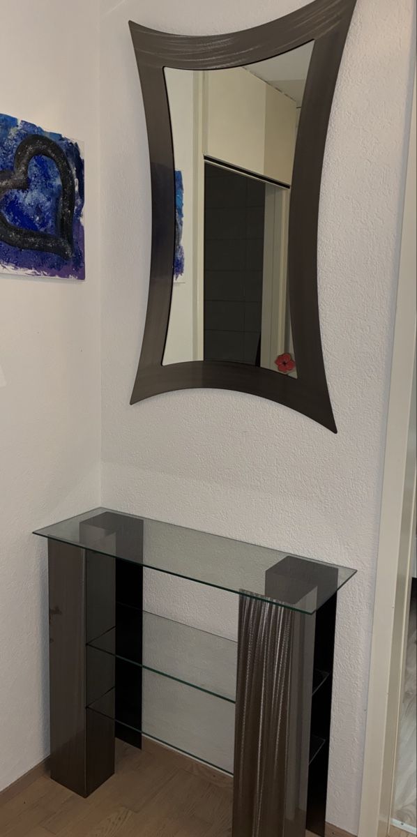 Kommoden: Konsolentisch mit Spiegel Glas Holzoptik dunkle Farbe guter  – Gebraucht aus Schaffhausen von anj_c89q
