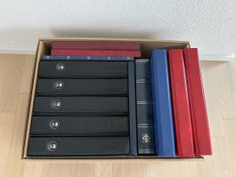 Schachtel mit 13 leeren Alben mit vielen Einlageblätter!