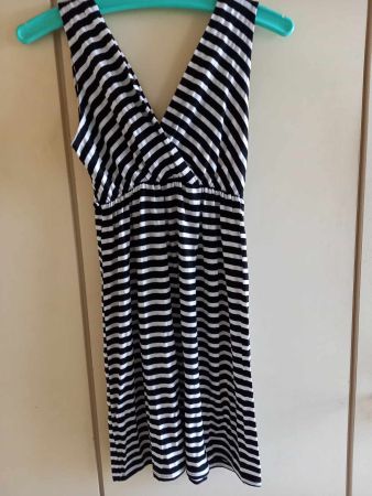 Sommerliches Kleid mit Streifen - Grösse  M