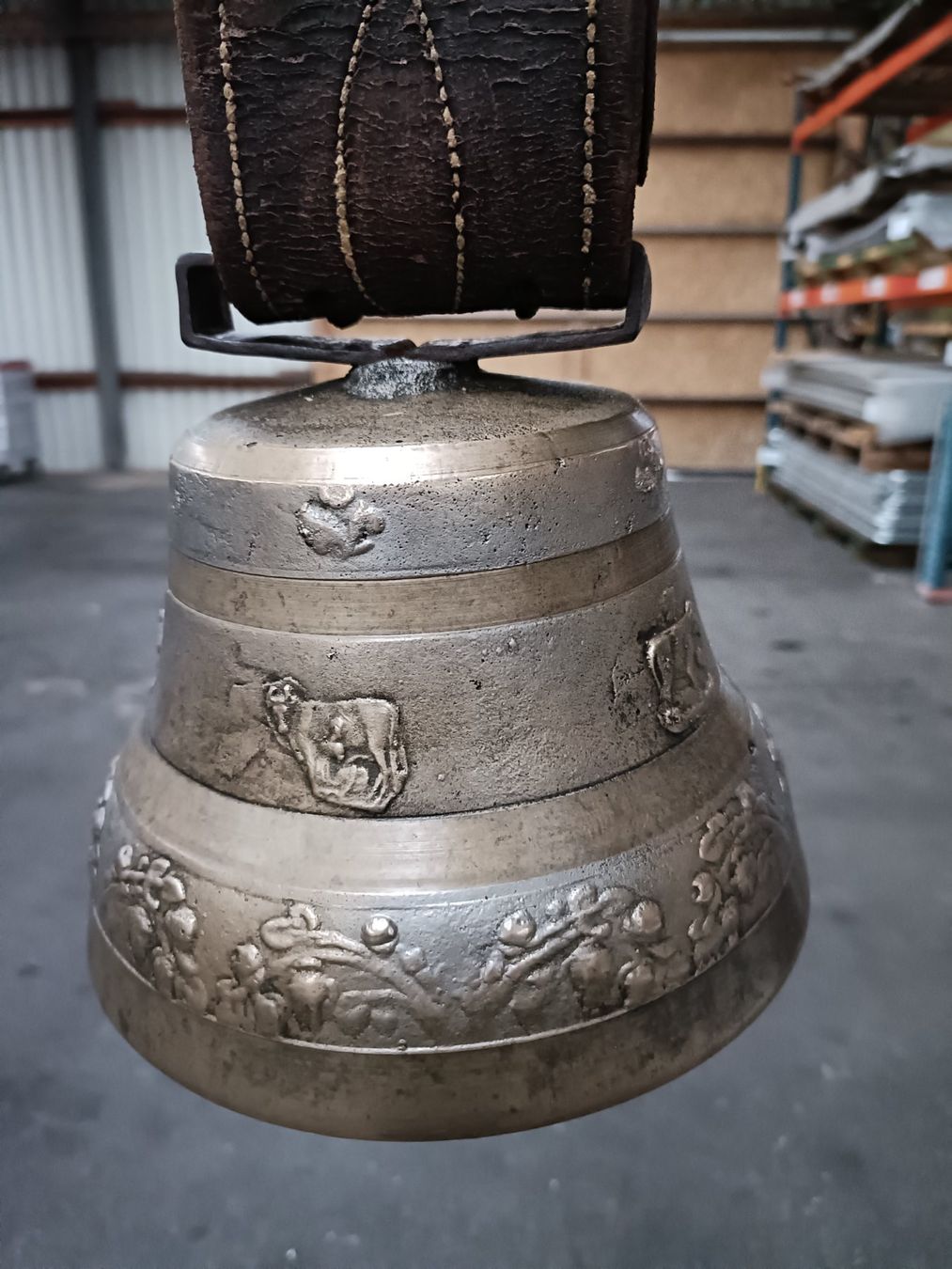 Glocken & Treicheln: Sehr seltene Antike Glocke. – Gebraucht aus Däniken SO von sgoldvreni 1