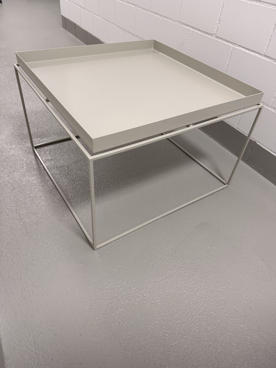 Tables: Hay Tray Table 60x60 cm warm grey – D'occasion à Siebnen par jan_kes