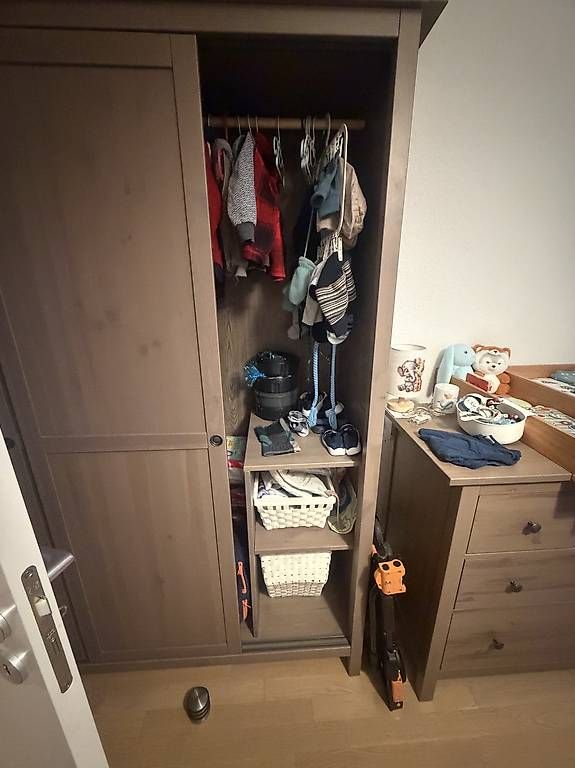 Ikea Armadi: Ikea Hemnes Schrank – Usato da Ermatingen venduto da Nessa22 3