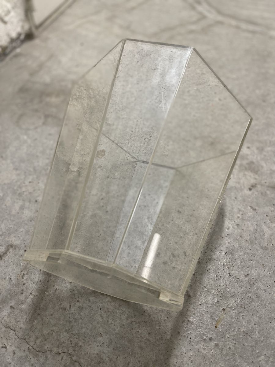 Vasen & Gefässe: Acryl Vase 8-eckig transparent Gebraucht – Gebraucht aus Genève von DEBARR.AS 4