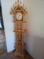 Dekorative Standuhr aus Holz