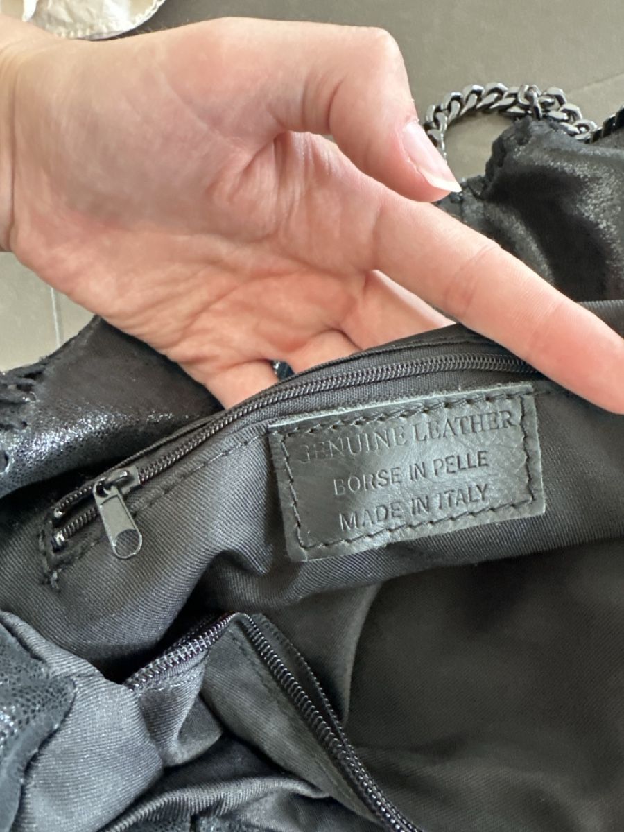 Borse da donna: Schwarze Leder Handtasche mit Kette – Usato da Zug venduto da a.marryl 5