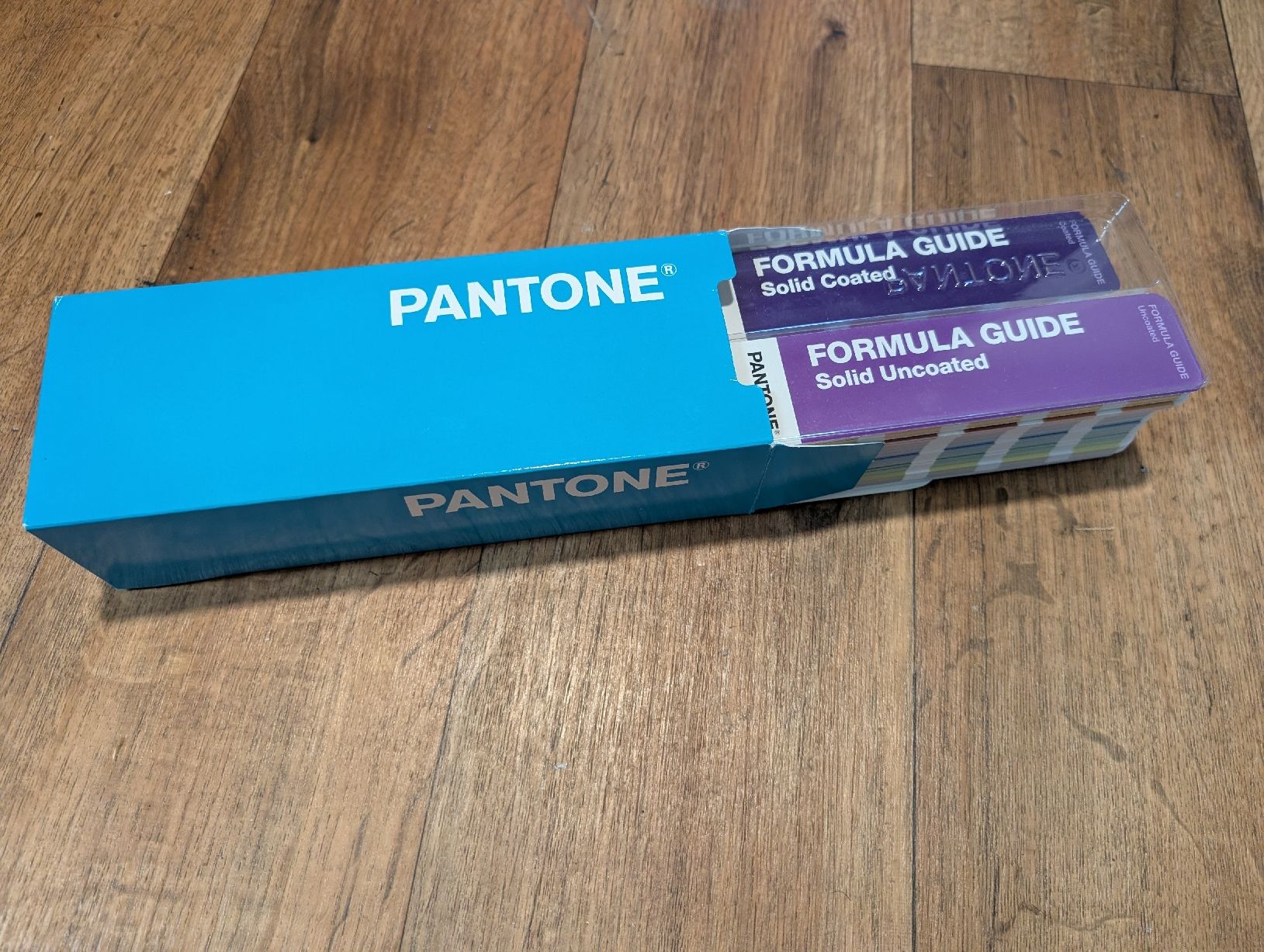 Libri: Pantone Formula Guide Solid Coated/Uncoated, Neu – Nuovo (secondo la descrizione) da Pratteln venduto da Baluriev