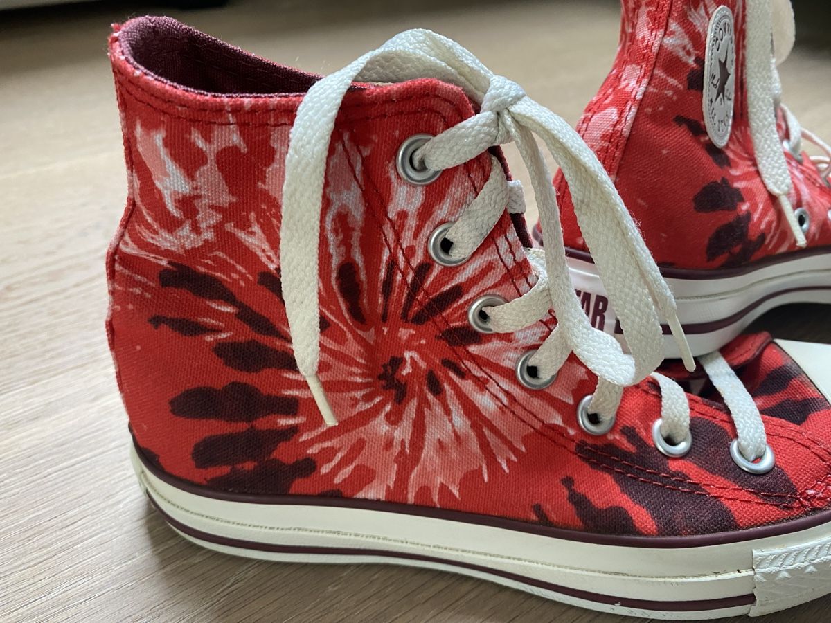 Converse Damenschuhe: Converse Chucks in rotem Batikstoff Grösse 36.5 – Gebraucht aus Winkel von Flyhy2020 6
