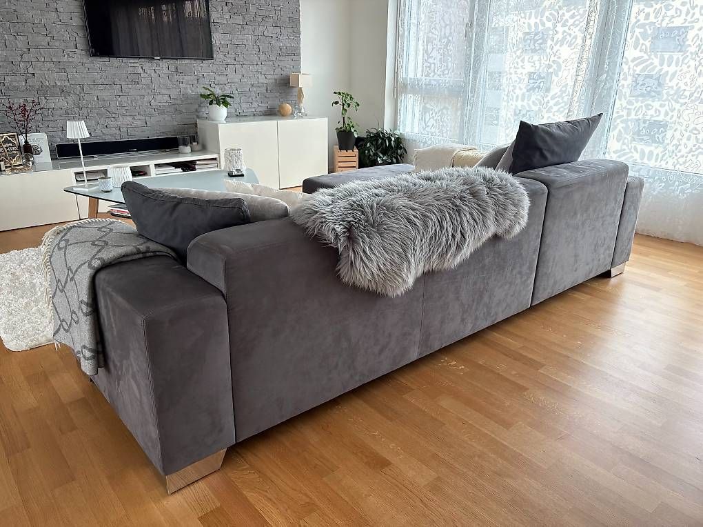 Livique Sofas: Sofa mit Liegefläche - Microfaserstoff (Alcantara) – Gebraucht aus Cham von Aimar7 1
