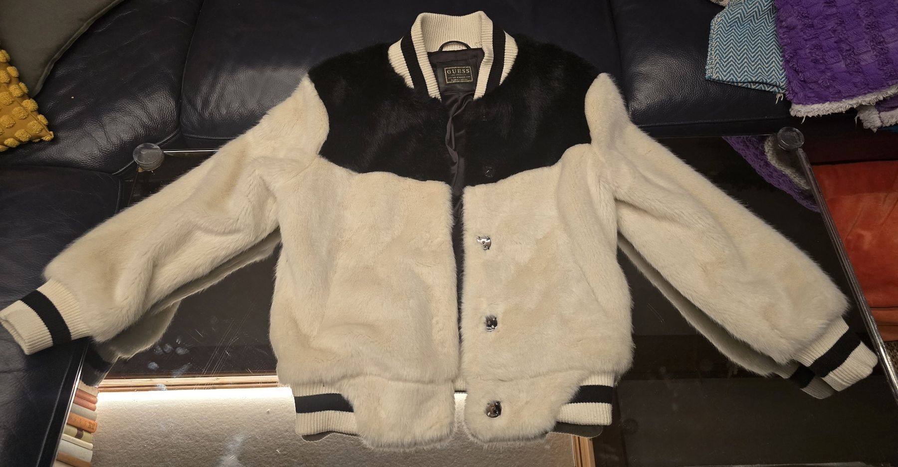 Guess Giacche: wunderschöne Guess Jacke – Usato da Kandersteg venduto da Foxtrott7777