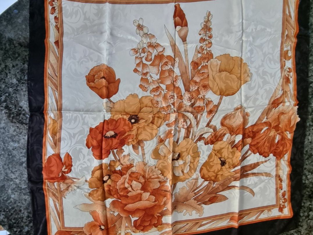 Foulard & Sciarpe: Seide Foulard mit schönem Muster – Nuovo e nell'imballaggio originale da Geroldswil venduto da Agapanthus22 2