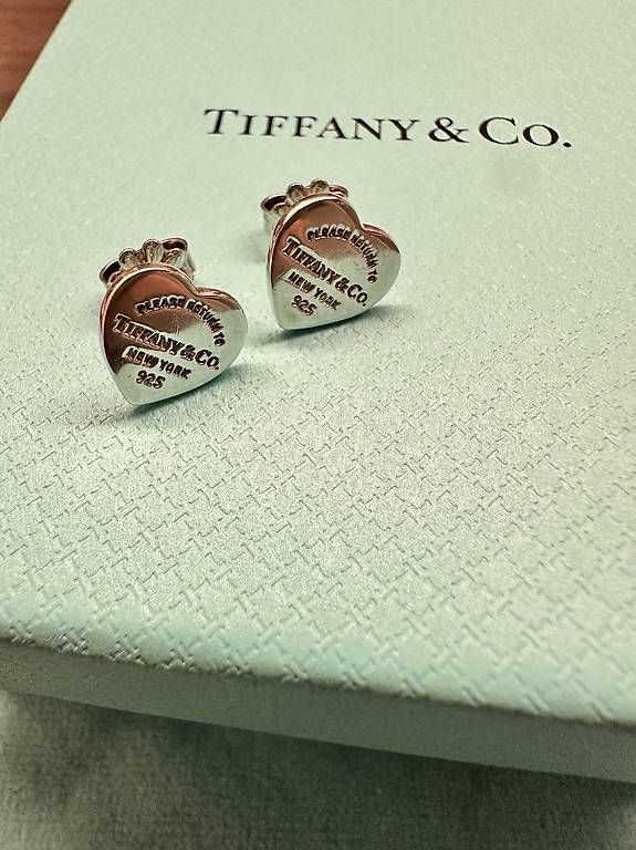 Ohrringe & -stecker: Tiffany & Co Herz-Ohrstecker in Silber – Gebraucht aus Allschwil von nic_6yf6