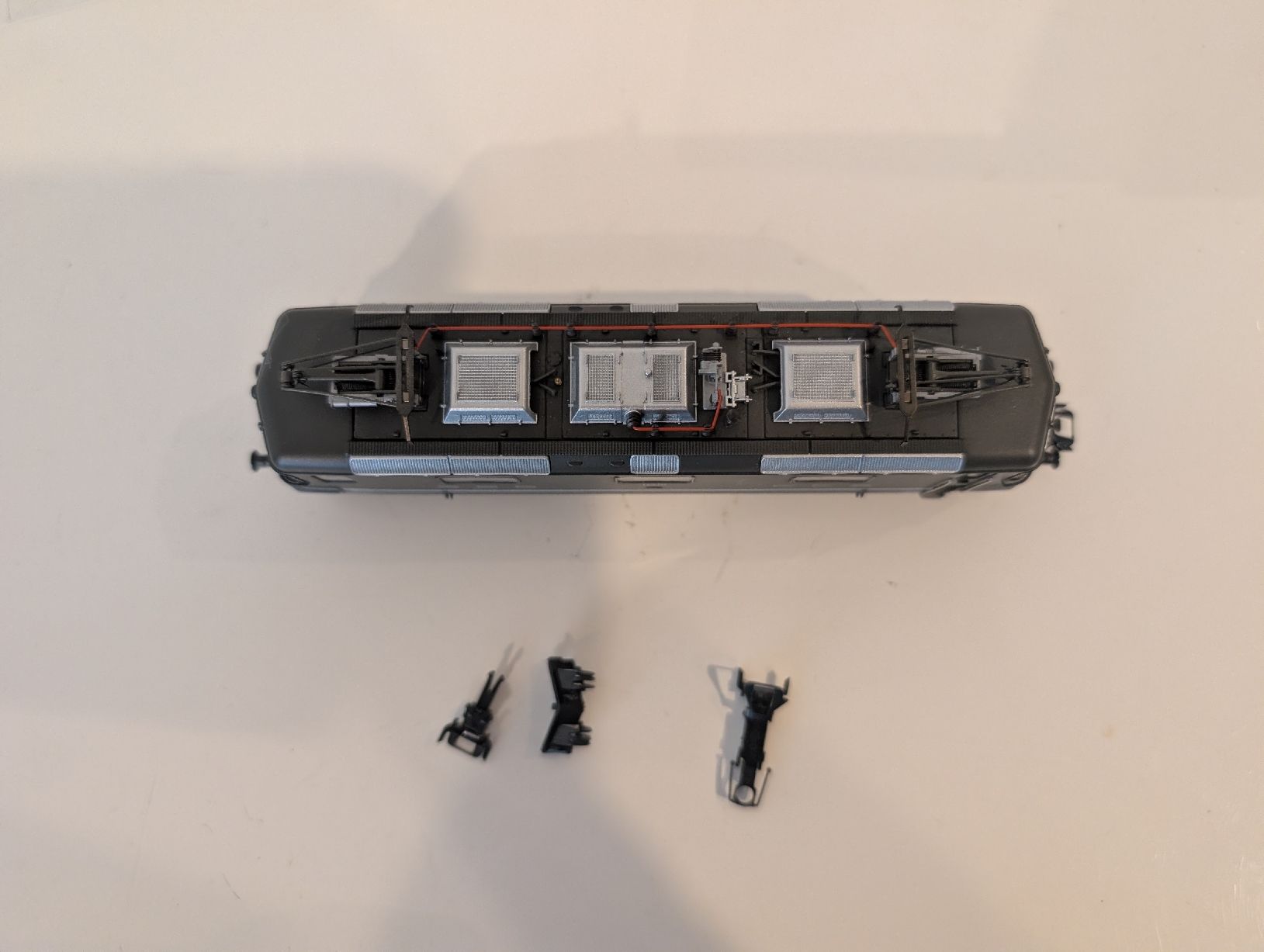 Märklin Modelleisenbahnen: Märklin 37359 SBB Re 4/4 II – Defekt aus Stein/AG von sborn 2