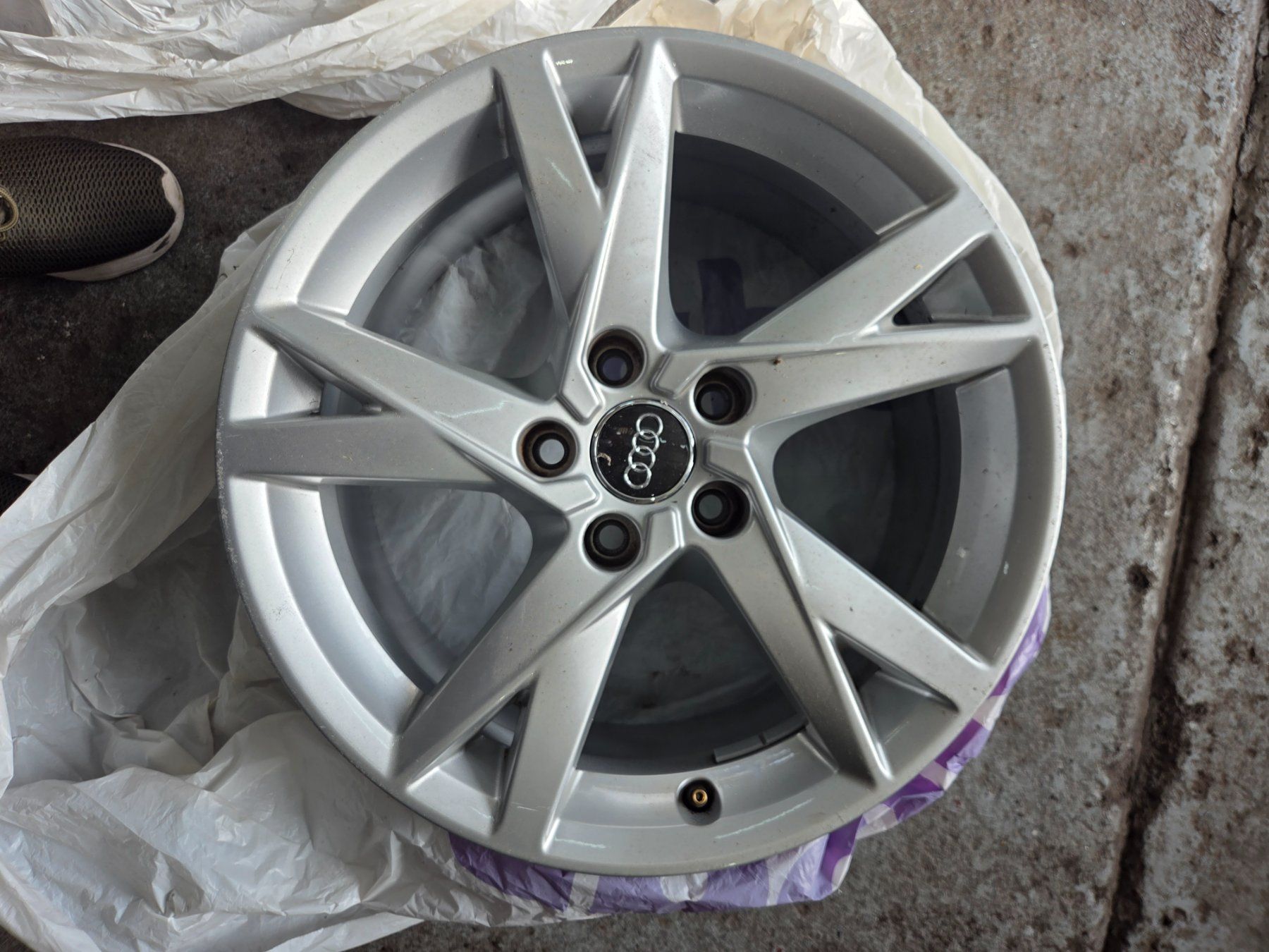 Audi Cerchioni: Jantes Audi 17 pouces – Usato da Yverdon-les-bains venduto da vwg_89 4