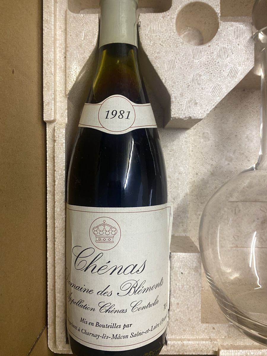 Vino: Chénas 1981 Wein mit Dekantierkaraffe - Sammlerstück – Nuovo e nell'imballaggio originale da Aarau Rohr venduto da biccicalla 2