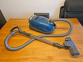Miele Complete C3 Cat&Dog PowerLine inklusive Zubehör