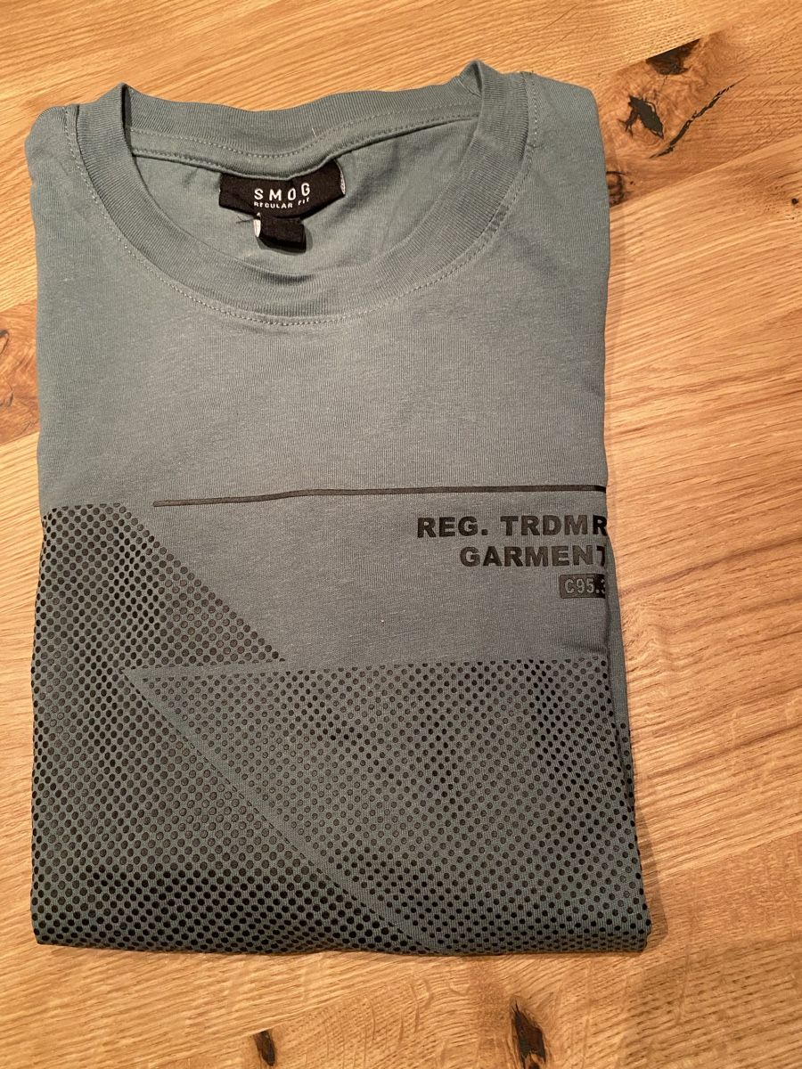 Chemises, T-shirts & Polos: Neuwertiges langarm Shirt – Neuf (Voir description) à Dulliken par Sabrimark