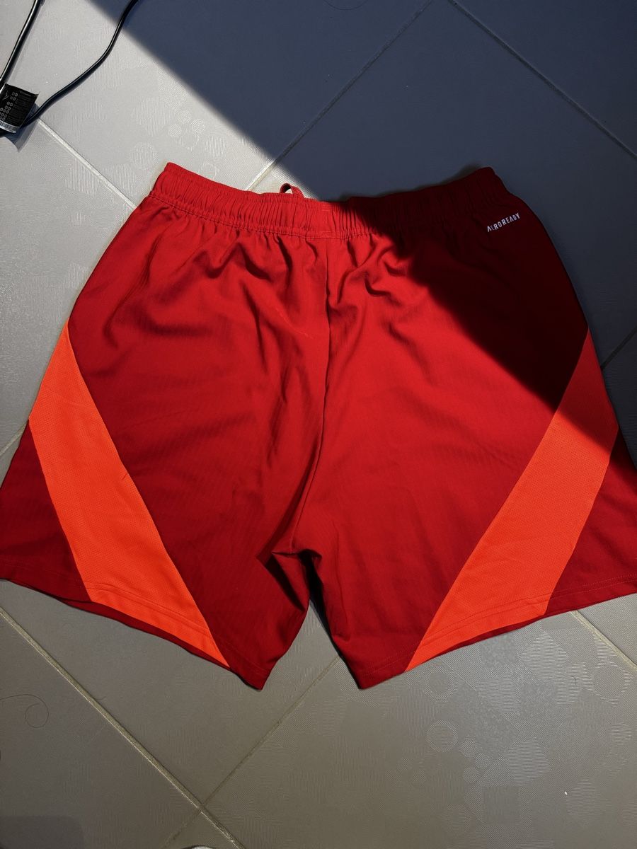 Adidas Pantaloni: Short Adidas neuf – Nuovo e nell'imballaggio originale da Les Giettes venduto da joelledu 1