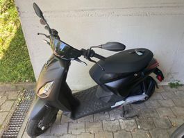 6.2023 E-Roller Piaggio 1 Active 45 od. 60km/h schwarz