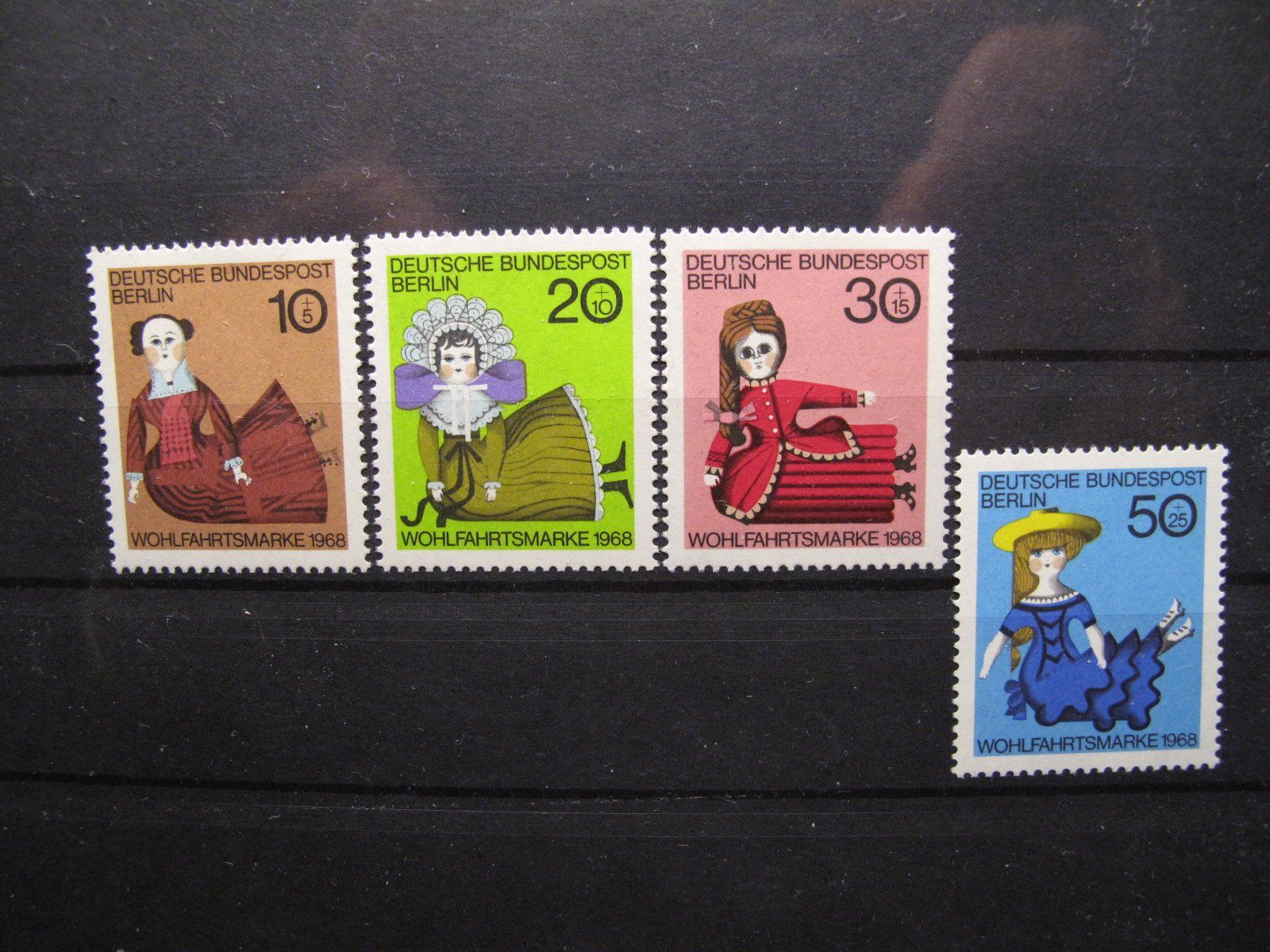 Tutti i francobolli: Berlin 1968 Puppen ** – Usato da Wil SG venduto da fva01