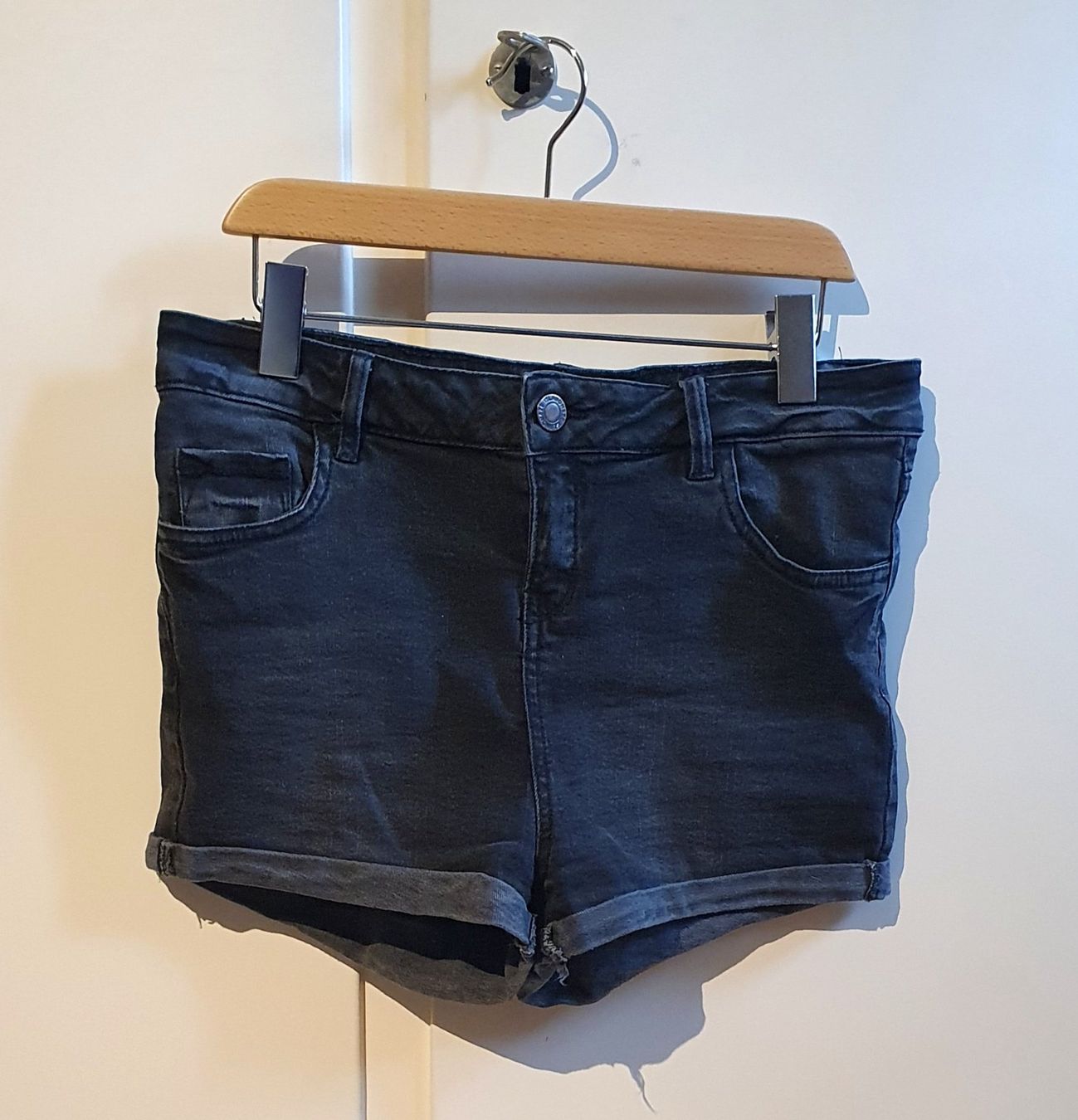 Pantalons: short noir Island Haze – D'occasion à Tavannes par lanimeyl 1
