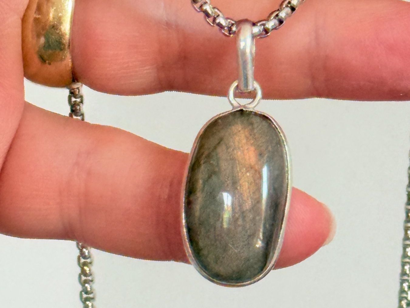 Ketten: Labradorite necklace – Neu und originalverpackt aus Genève von AGBERG