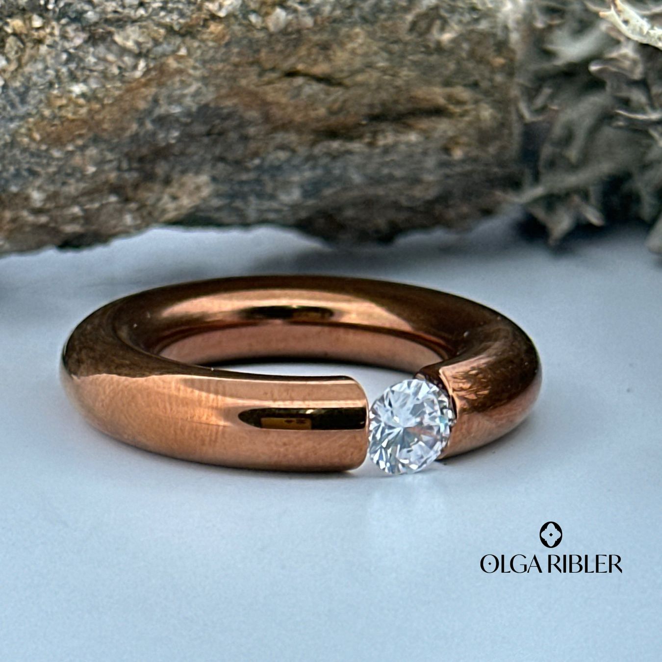 Olga Ribler Anelli: Edelstahl 6 mm  Ring mit Zirkonia Gr 62 – Nuovo (secondo la descrizione) da Luzern venduto da Schmuckoutlet 1