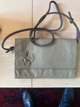 1 sac à main Sisley couleur beige taupe selon photos