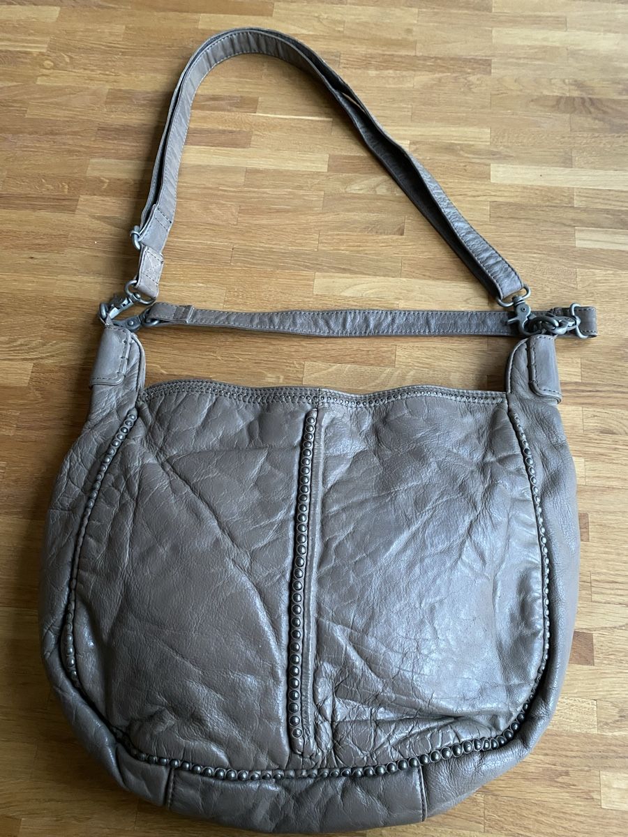 Borse da donna: Depeche Tasche Leder mit Nieten – Usato da Winterthur venduto da heart