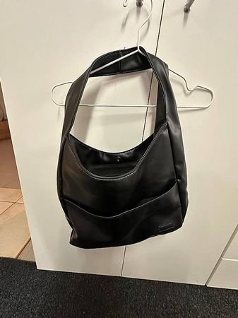 Tasche aus Kunstleder mit innen Reisverschluss