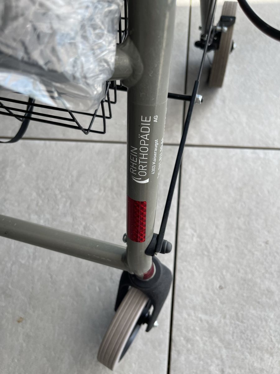 Ausili per la deambulazione: Rollator Eco- Light ll /Gehhilfe inkl 2 neuen Reserverädli – Nuovo (secondo la descrizione) da Zufikon venduto da lea050 5