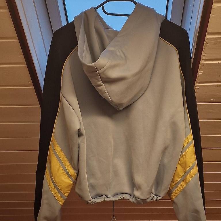 Maglioni & Felpe: Hoodie  – Usato da Riehen venduto da Joloe 1