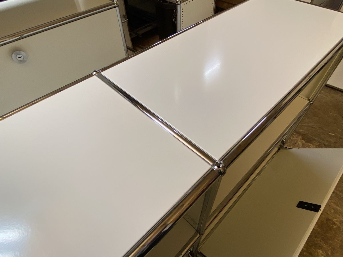 USM Scaffali: USM Haller Sideboard 2/2 in Reinweiss – Usato da Rikon im Tösstal venduto da Design4Life 6