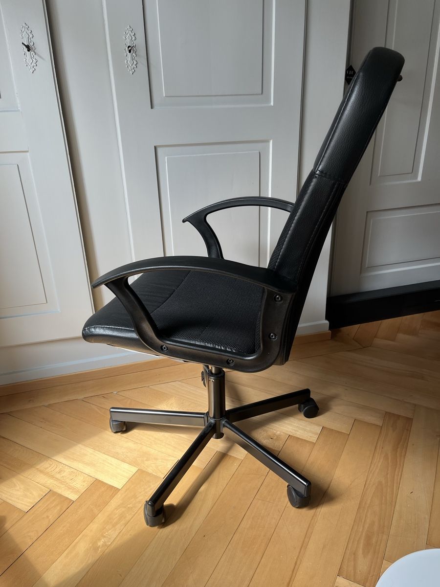 Chaises: Bürostuhl Leder Stoff schwarz Rollen – D'occasion à Zürich par Sel_777 2