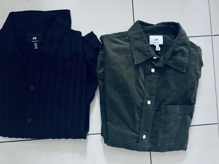 2 Hemden H&M Regular Fit schwarz oliv Grösse M neuwertig