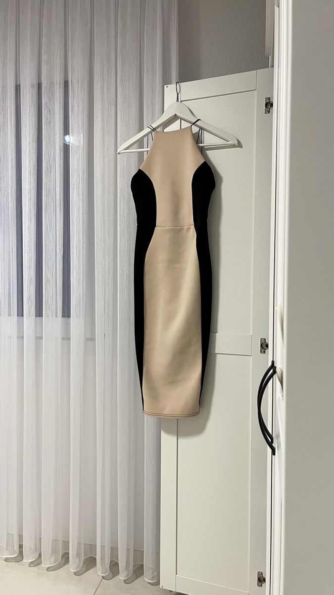 Kleider: Elegantes figurbetontes Kleid – Neu (gemäss Beschreibung) aus Langenthal von rosablau00